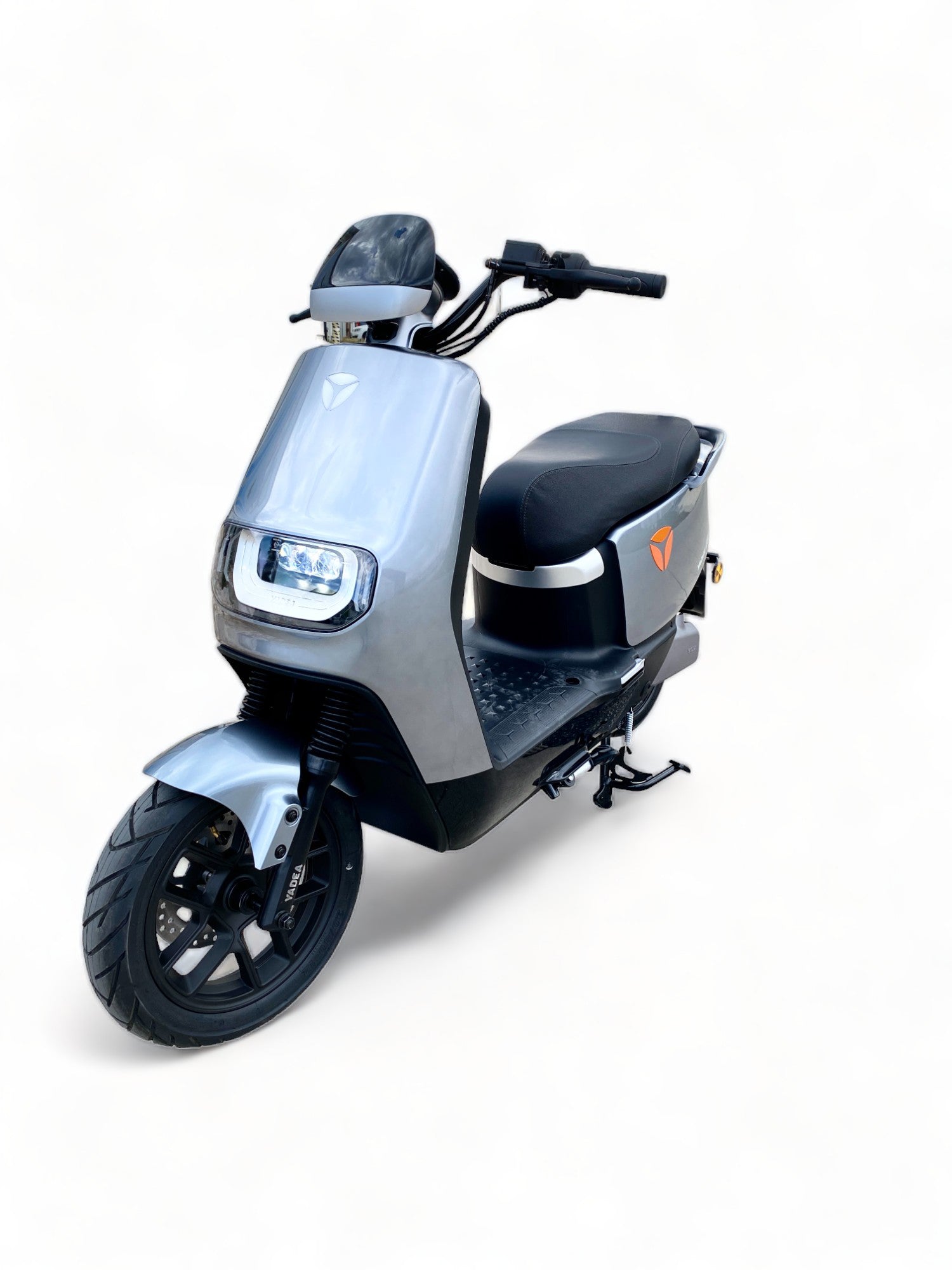 BULLBIKE Manzini Yadea E8S Elektro Scooter 600W 72V 23Ah 25 km/h/ Graphen Batterie + Schnellladegerät