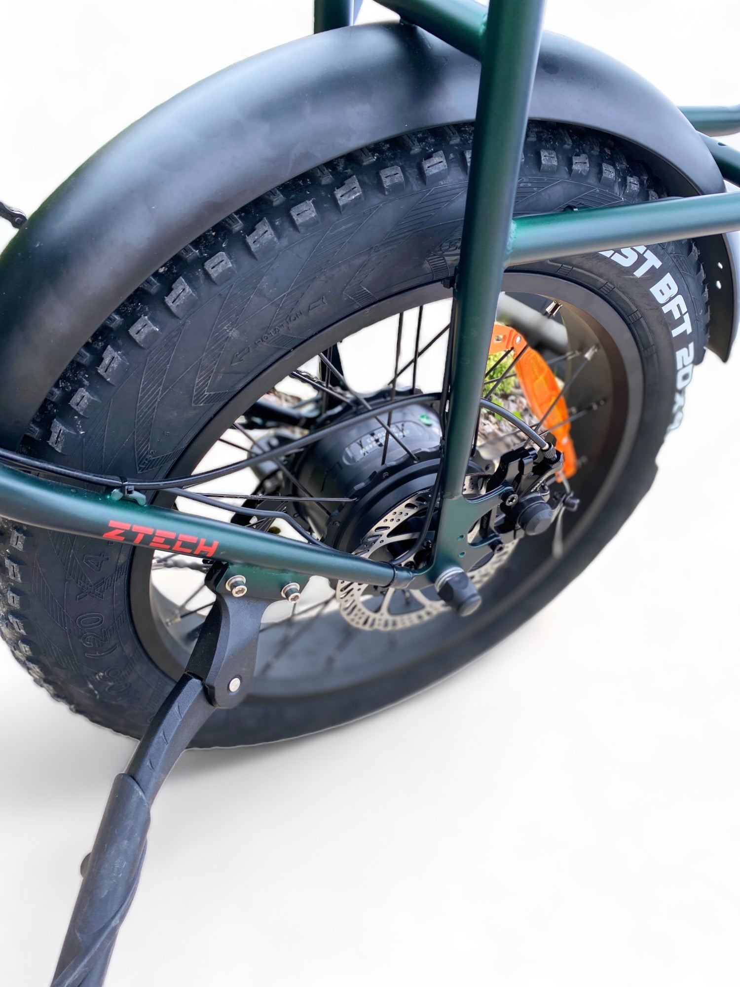 BULLBIKE Sofia Fatbike E-Bike 250W 48V 13Ah 25 km/h Mit Gashebel